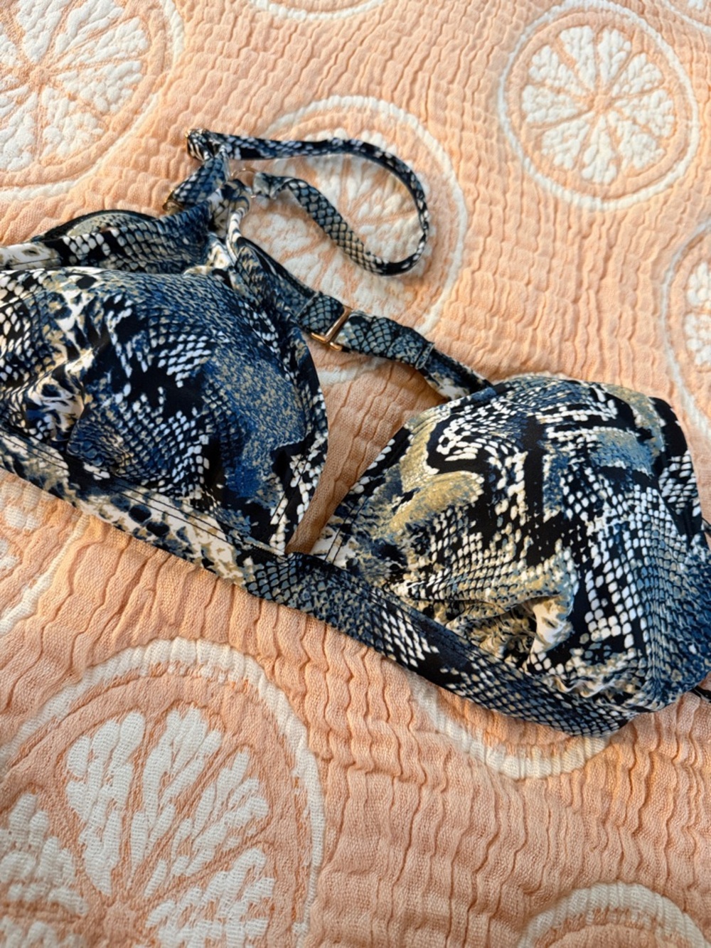 Snake-Print bikini top